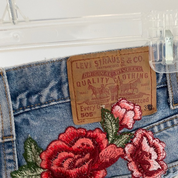 Levis shorts with cute design - Picture 2 of 4